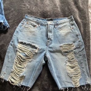 Forever 21 denim jeans, never worn perfect rips and everything!